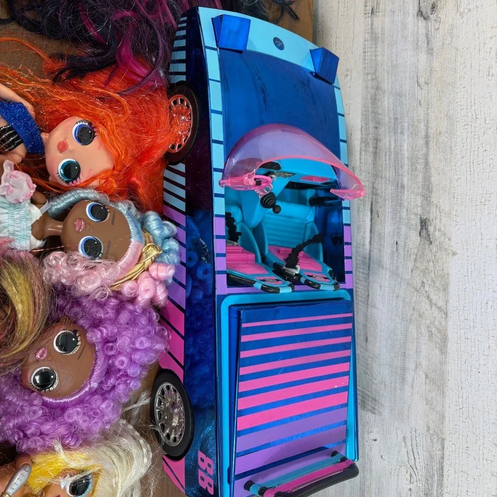 L.O.L. Surprise! O.M.G. Fashion Dolls, Dance Machine Car and Accessories Qty 21
